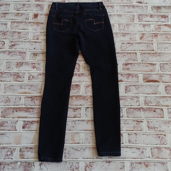 Pouredinblue jeans - Picture 2 of 3